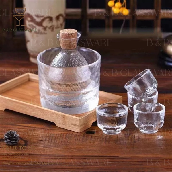 Bộ Bình + 4 Ly Uống Sake 4