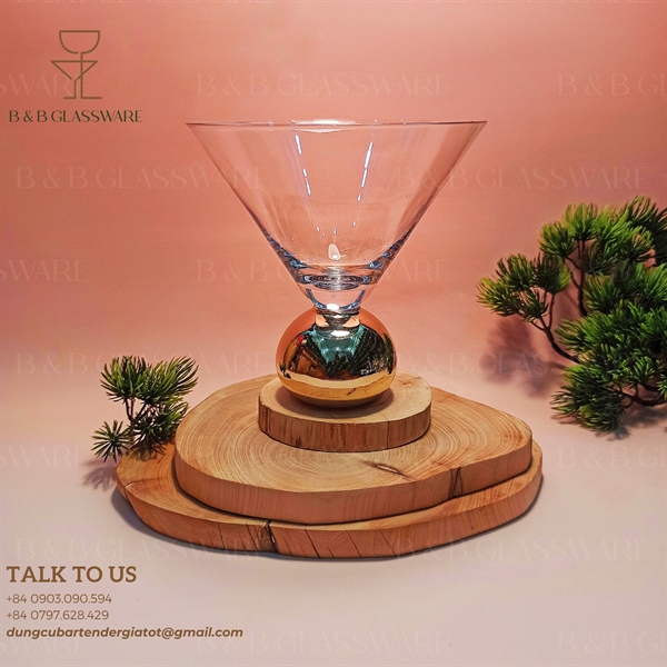 Ly Martini Đế Trái Cầu Vàng